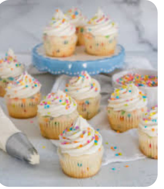 CHUNG LIVINGSTON FAMOUS MOUTH WATERING  VANILLA CUPCAKE