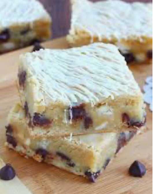 CHUNG LIVINGSTON LUXURIOUS BAKERY SOFT ,WHITE MIKE CHOCOLATE CHIP BROWNIES